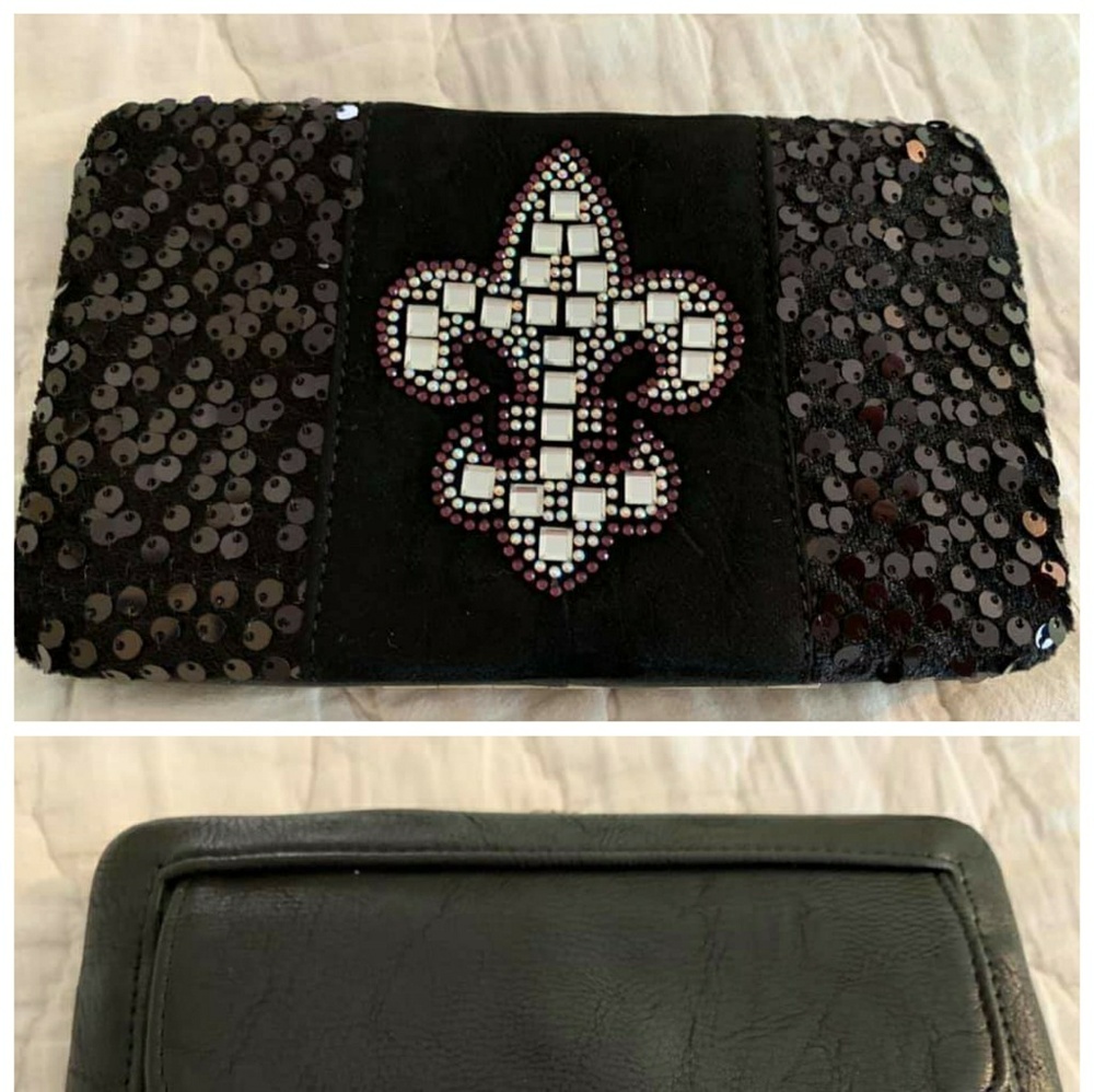 Nwt sequined fluer di lis wallet.